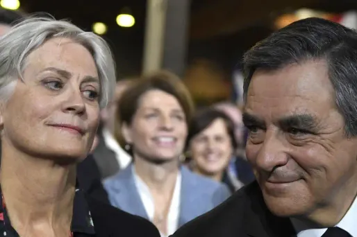 François Fillon avait jusqu'à présent évoqué des contrats entre 1986 et 2013 pour son épouse.