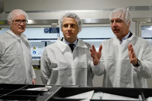 Pour les signataires, Emmanuel Macron a "saisi, dans toutes ses dimensions, l'enjeu industriel du quinquennat à venir".