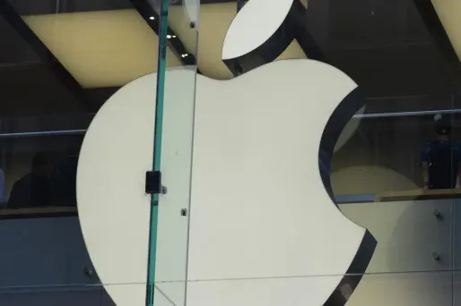 apple logo tim cook 1280 x 640 PETER PARKS / AFP