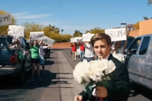 Non, Emma Stone ne pourra pas accompagner Jacob Staudenmaier à son bal de promo.