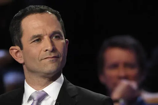 Selon le candidat socialiste et le candidat LR, il s'agit d'éviter une fuite du "savoir-faire" français.