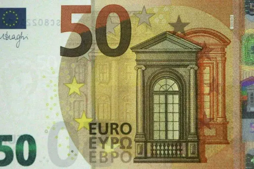 Le nouveau billet de 50 euros sera disponible dès mardi dans tous les distributeurs de France et des 19 pays de la zone euro.