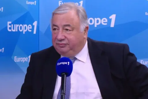 Gérard Larcher juge que le programme d'Emmanuel Macron, contre lequel François Fillon démultiplie les attaques, est "encore flou".