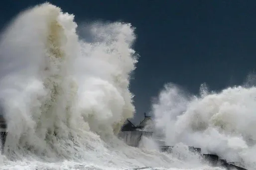 La société Polaris a reçu vendredi un dernier message d'un membre d'équipage disant que le navire prenait l'eau à bâbord.