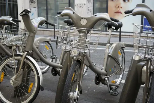 Smoove a raflé le marché du Vélib' à Paris. JEAN-PHILIPPE KSIAZEK / AFP
