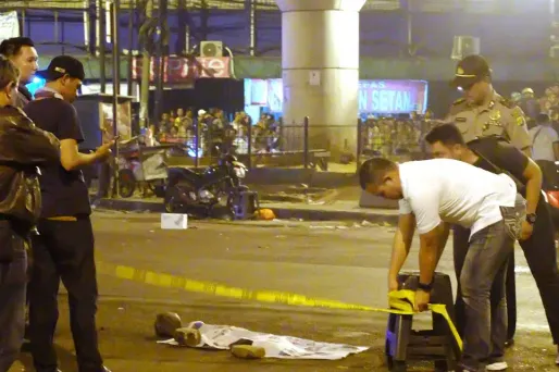 Deux explosions sont survenues mercredi dans un terminal de transports en commun de la capitale indonésienne, Jakarta, faisant des victimes, a indiqué la police.