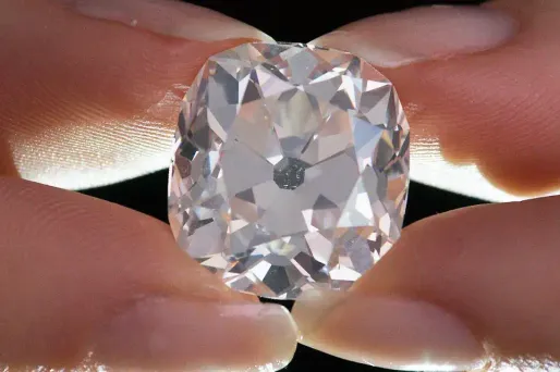 Le diamant a été acheté dans une brocante en Grande-Bretagne.
