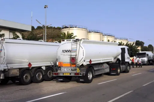 Les transporteurs de carburants assurent que certaines petites stations-essence sont proches de la pénurie