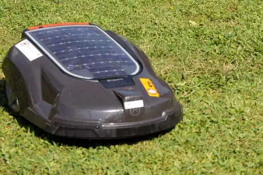 Le robot-tondeuse en question a une valeur de 5.000 euros.