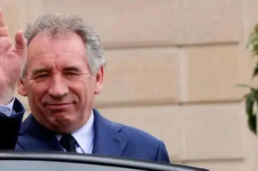 LA QUESTION DU JOUR - Faut-il interdire aux élus d'employer un membre de leur famille ?