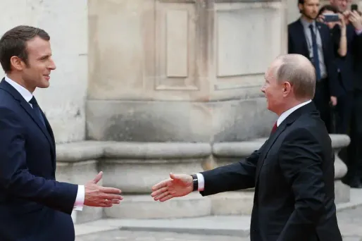 macron poutine