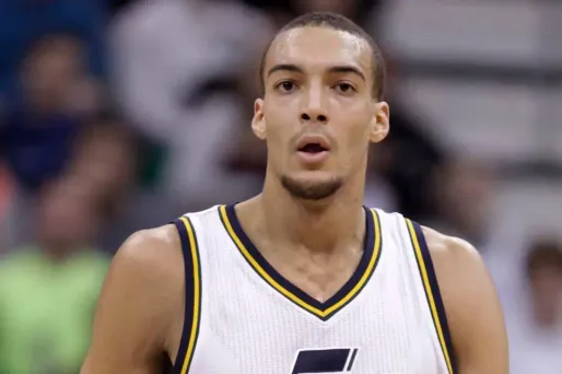 Le basketteur de 24 ans renonce à participer à l'Euro pour cette année