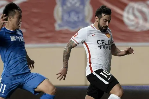 Chine : Lavezzi nie tout racisme après des photos où il pose les yeux bridés