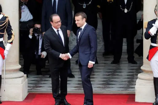 hollande macron poignee de main