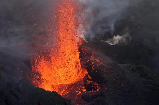 Le volcan a cessé de cracher sa lave.