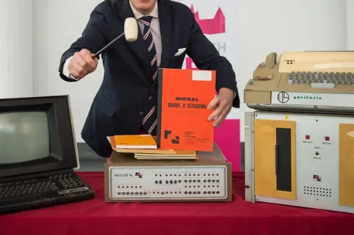 Le Micral N. n'avait ni clavier ni écran mais un télétype et un magnétophone.