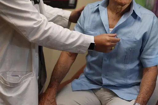 Le maire d'une commune de l'Oise entend sensibiliser sur le problème des "déserts médicaux".