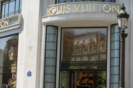 Un homme braque le magasin Louis Vuitton des Champs-Elysées