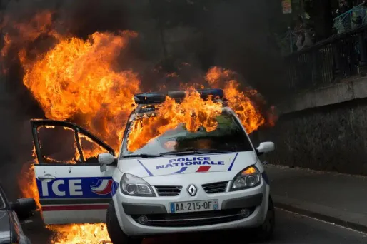 La voiture avait été incendiée en marge d'un rassemblement de policiers, place de la République, à Paris.