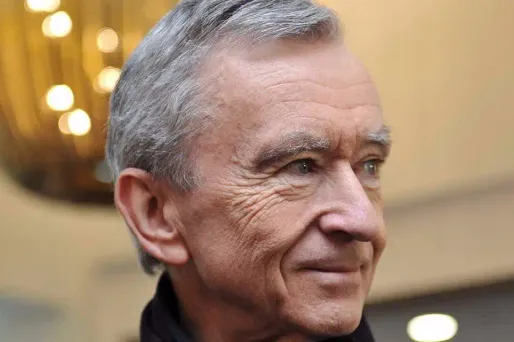 Le groupe fondé par Bernard Arnault est devenu la première capitalisation boursière au CAC 40 mercredi.