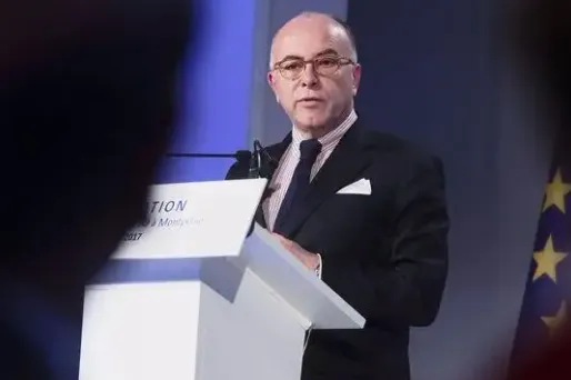 Cazeneuve : la "gauche de gouvernement" doit "apporter sa contribution" au quinquennat Macron
