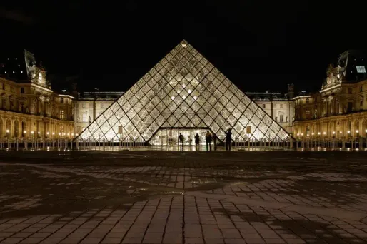 L'ancien ministre de l'Économie réunirait donc ses partisans devant la célèbre pyramide en verre commandée par François Mitterrand.