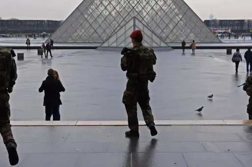 "Cette procédure entraîne la mise en place d'un périmètre de sécurité et l'intervention d'une équipe pour vérifier l'absence de tout danger".