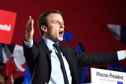 Emmanuel Macron revient sur ce qui était jusque-là une exigence, notamment pour les socialistes.