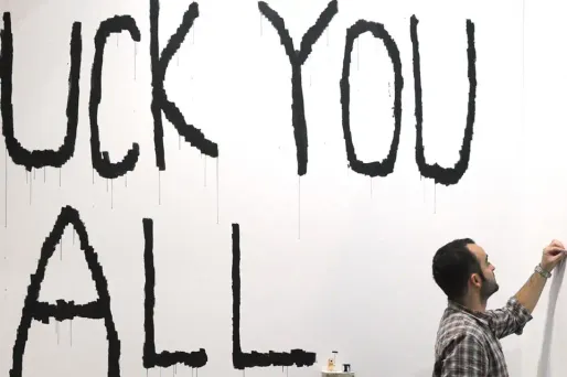 L'artiste Javier Calleja durant la Foire Internationale d'Art Contemporain à Madrid en 2011