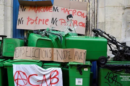 Jeudi 27 avril, ils avaient ainsi été plusieurs milliers à défiler avec le mot d'ordre : "Ni Marine, ni Macron, ni patrie, ni patron".