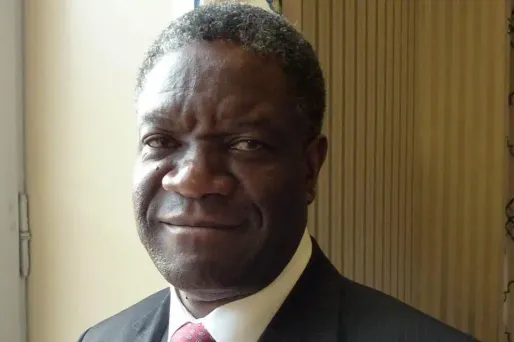 Surnommé "l'homme qui répare les femmes", le gynécologue Denis Mukwege bénéficie désormais uniquement de protection lors de ses déplacements.
