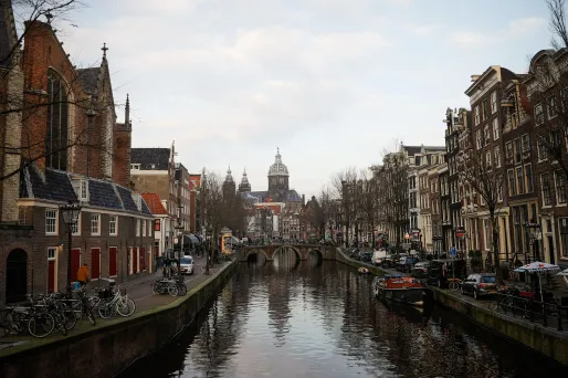 Amsterdam : vers l'interdiction des bateaux de plaisance polluants sur les canaux