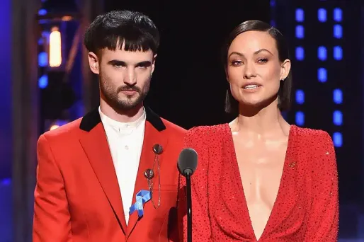 Olivia Wilde et Tom Sturridge, deux acteurs de la pièce "1984", lors des Tony Awards en 2017.