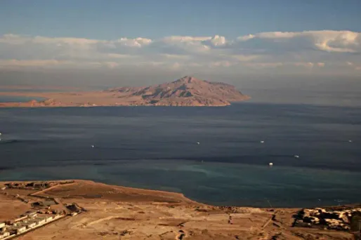 Cette décision intervient quelques jours après que le Parlement eut approuvé l'accord de rétrocession.