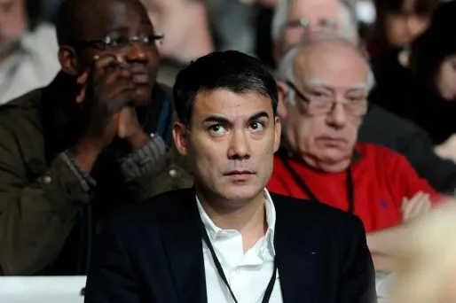 Le chef de file des députés "Nouvelle Gauche" (ex-PS) estime que la décision du chef de l'État "symbolise le retour du pouvoir personnel".