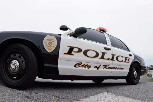 La vidéo rendue publique provient de la caméra embarquée de la voiture du policier.