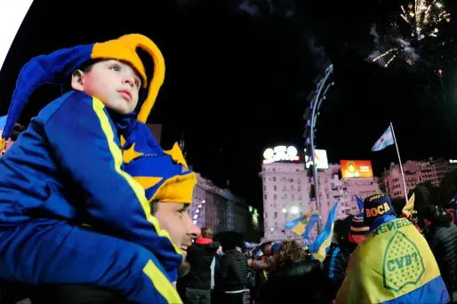 Les supporters de Boca juniors sont descendus dans la rue pour fêter le titre de leur équipe.