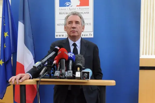 LA QUESTION D'EUROPE SOIR - Selon vous, un ministre doit-il pouvoir tout dire ?