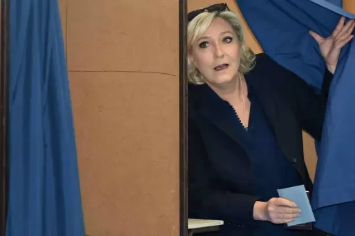 La candidate FN est arrivée largement en tête lors du premier tour dimanche dernier avec 46,02% des voix.