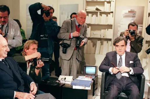 Le plateau de l'émission "Apostrophes" en 1989, avec comme invité le réalisateur Elia Kazan.