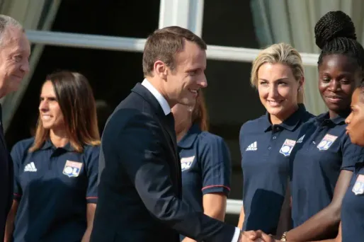 Emmanuel Macron a salué "l'exemple" que représentent les joueuses de l'OL.