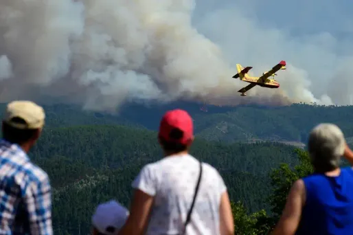 Des Canadair étrangers sont déployés au Portugal.