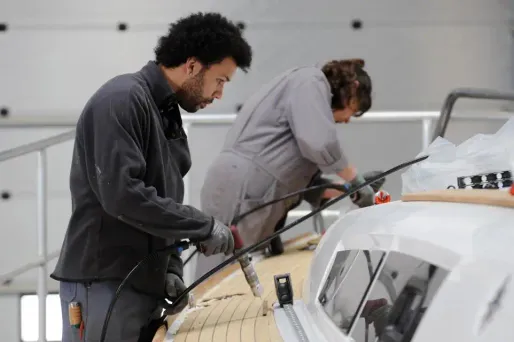 ouvriers, bateau crédit : FRANK PERRY / AFP - 1280