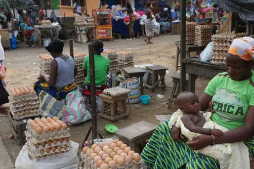 bébé afrique, marché, mère crédit : ISSOUF SANOGO / AFP - 1280