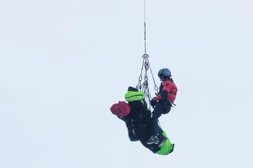 Une alpiniste et un sauveteur sont décédés lors d'une opération de sauvetage dans les Alpes autrichiennes.