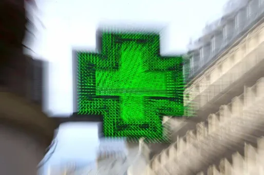 L'ANSM recommande une information des professionnels de santé, des médecins, mais également et surtout des pharmaciens.