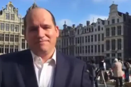 Philippe Close remplace Yvan Mayeur, empêtré dans un scandale financier l'ayant poussé à démissionner jeudi.