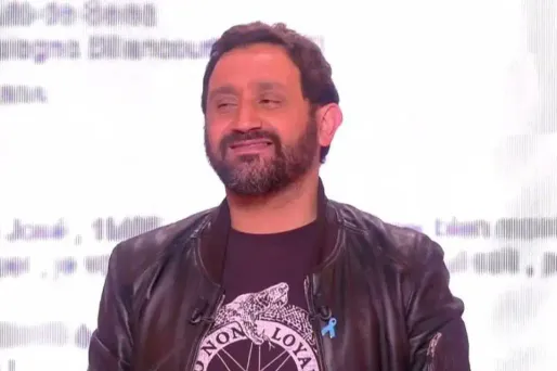 Depuis la diffusion d'un canular téléphonique jugé homophobe dans son émission, les difficultés se sont accumulées pour l'animateur de C8,