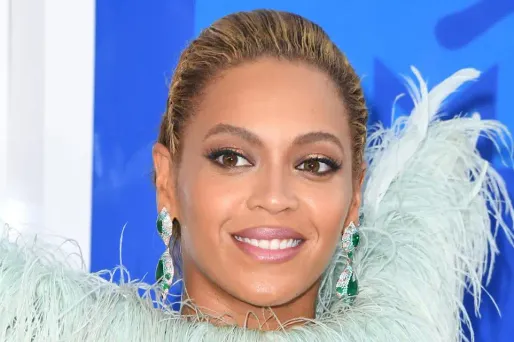 Beyoncé pressentie pour interpréter la musique du prochain James Bond