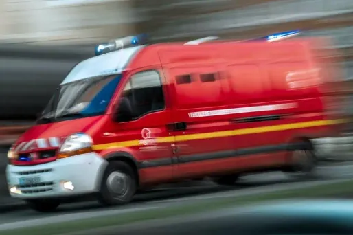 Un adolescent de 15 ans est décédé jeudi matin et sept personnes ont été blessées, dont deux grièvement.